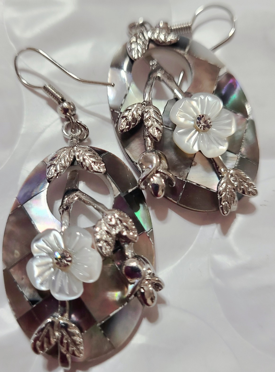 Island Sense Silver Mother of Pearl Dangle Earrings w/ 3D Flowers And Leaves