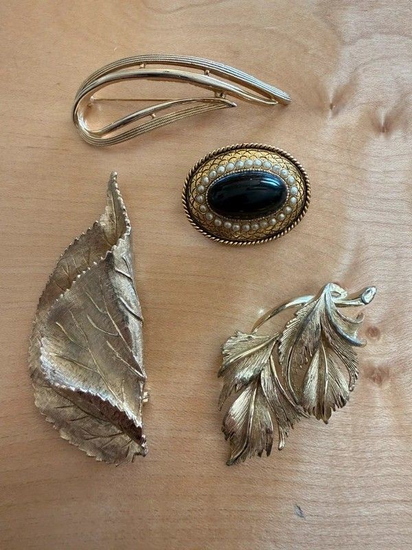 Four Vintage Designer Brooches – Sphinx, Lisner, Sarah Coventry and Jewelcraft
