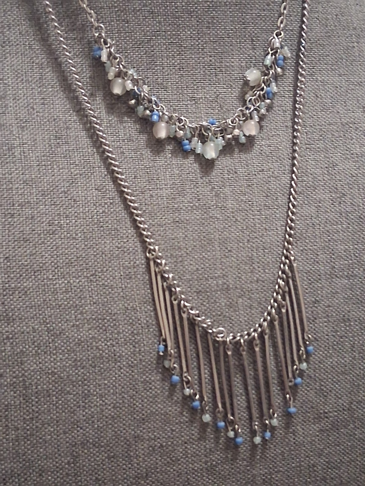 Double-strand bead cluster & fringe style necklace, blue & white beads, silverto