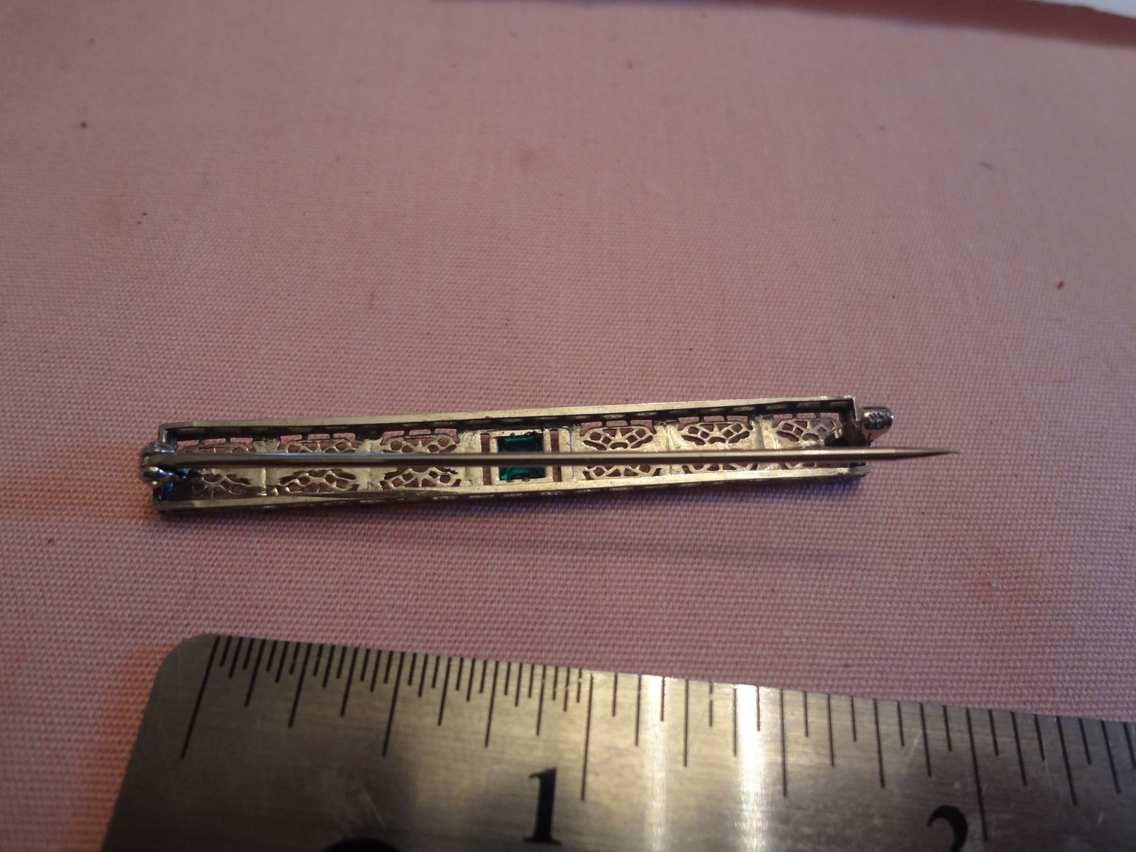 1920s Filgree White Gold 2-1/8″ Bar Pin Jewelry (Green Stone Glass? in Center)