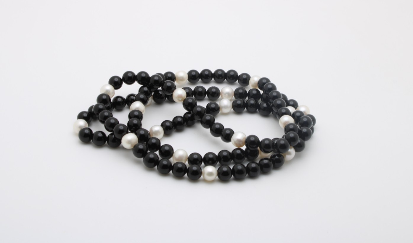 Vintage Black Onyx White Freshwater Pearl 8.5mm Round Stone Necklace 35 In
