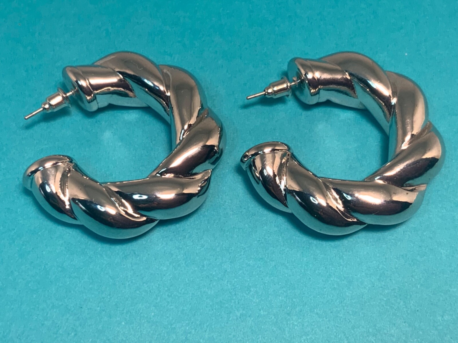 🌸 Ladies Silver Thick Rope Light Weight 1 1/2″ Hoop Earrings (E7) 🌸