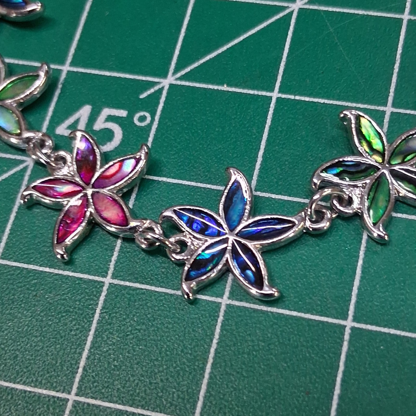 Shimmering Multicolor Linked Starfish Design Fold Over Clasp Chain Bracelet