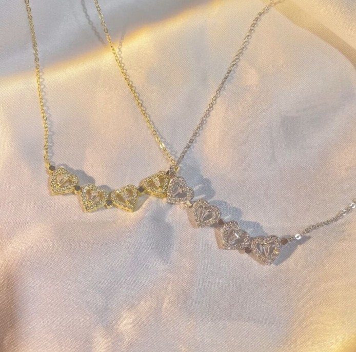 Magnetic Heart Clover Pendant Necklace Retro Love Four Leaf Jewelry for Women