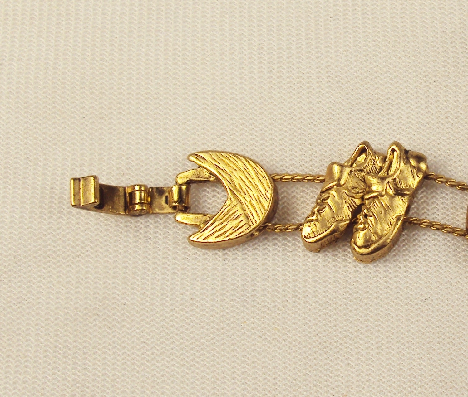 Charm Bracelet, Baseball Themed ~ TOFA Classic 1995 Slider, Gold Toned #5430010