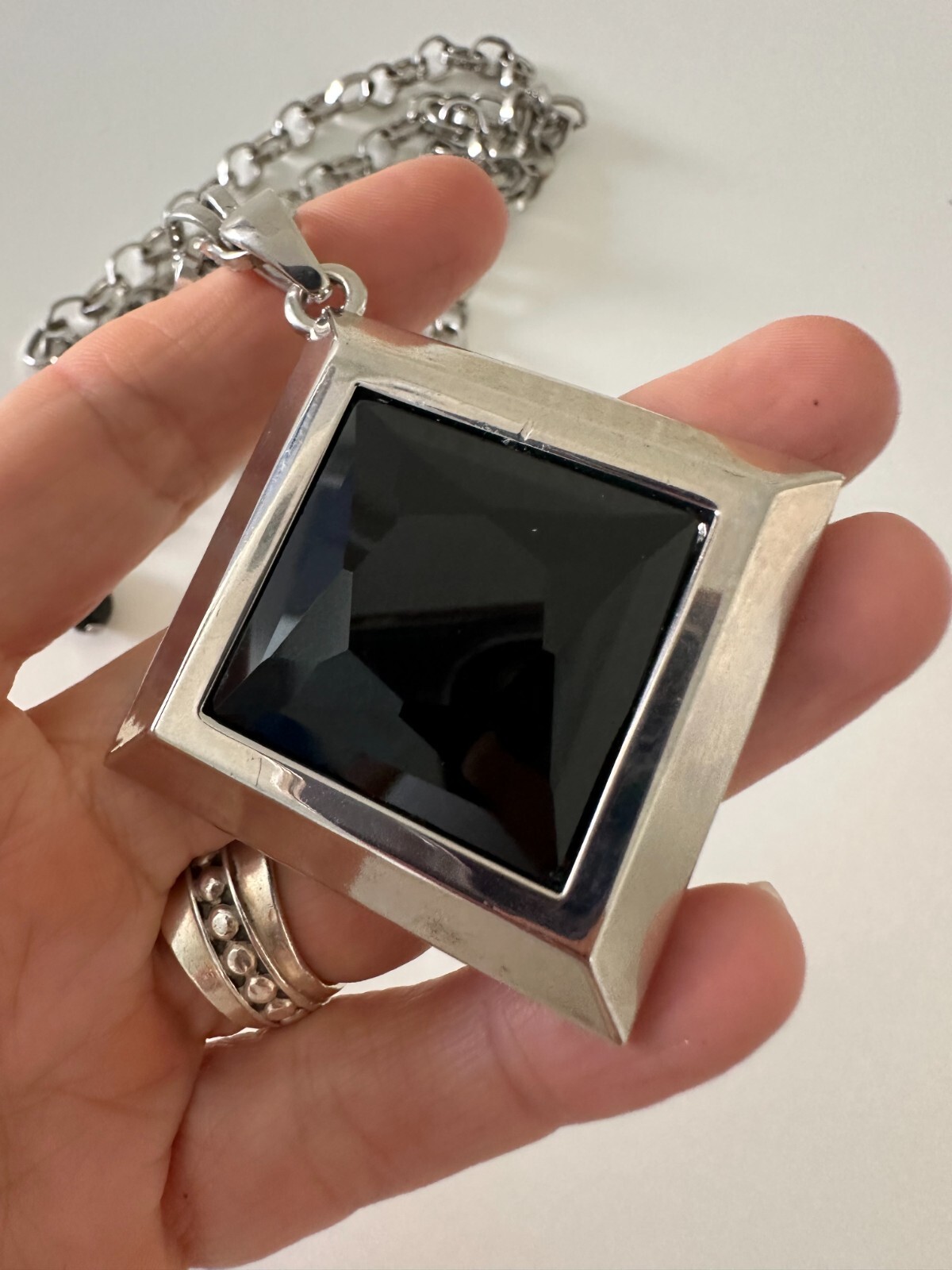 White House Black Market Necklace Black Pendant Silver Links Long 34-36″ tags