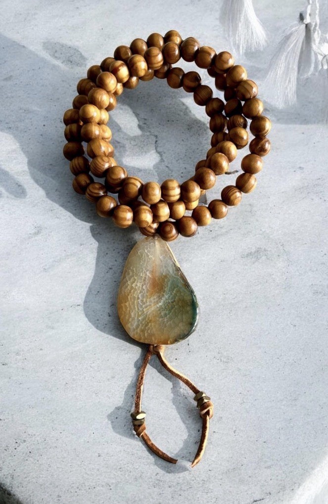 Agate Pendant Necklace With Wood Beads