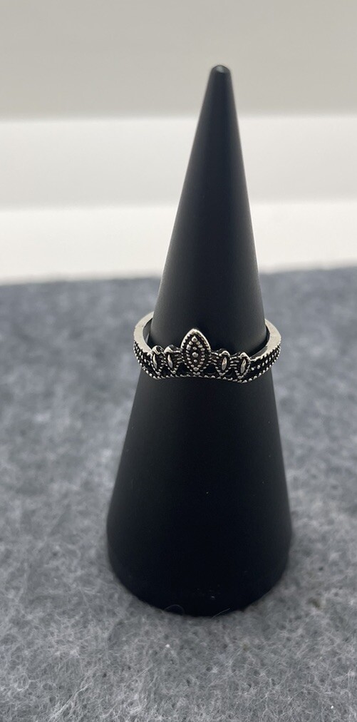 Reticulated Pointed Silver Tone Ring Size 6 Fashion Jewelry Unmarked