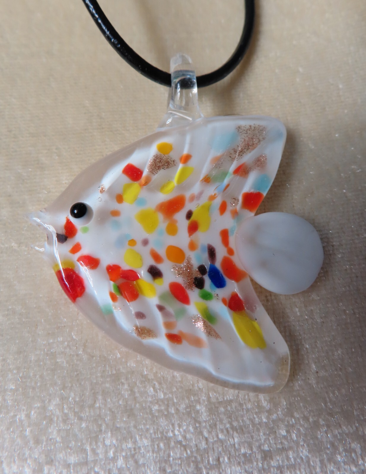 Lampwork Fish Necklaces – Mixed Colors, 43~46mmx49~55mm, hole: 6~7mm