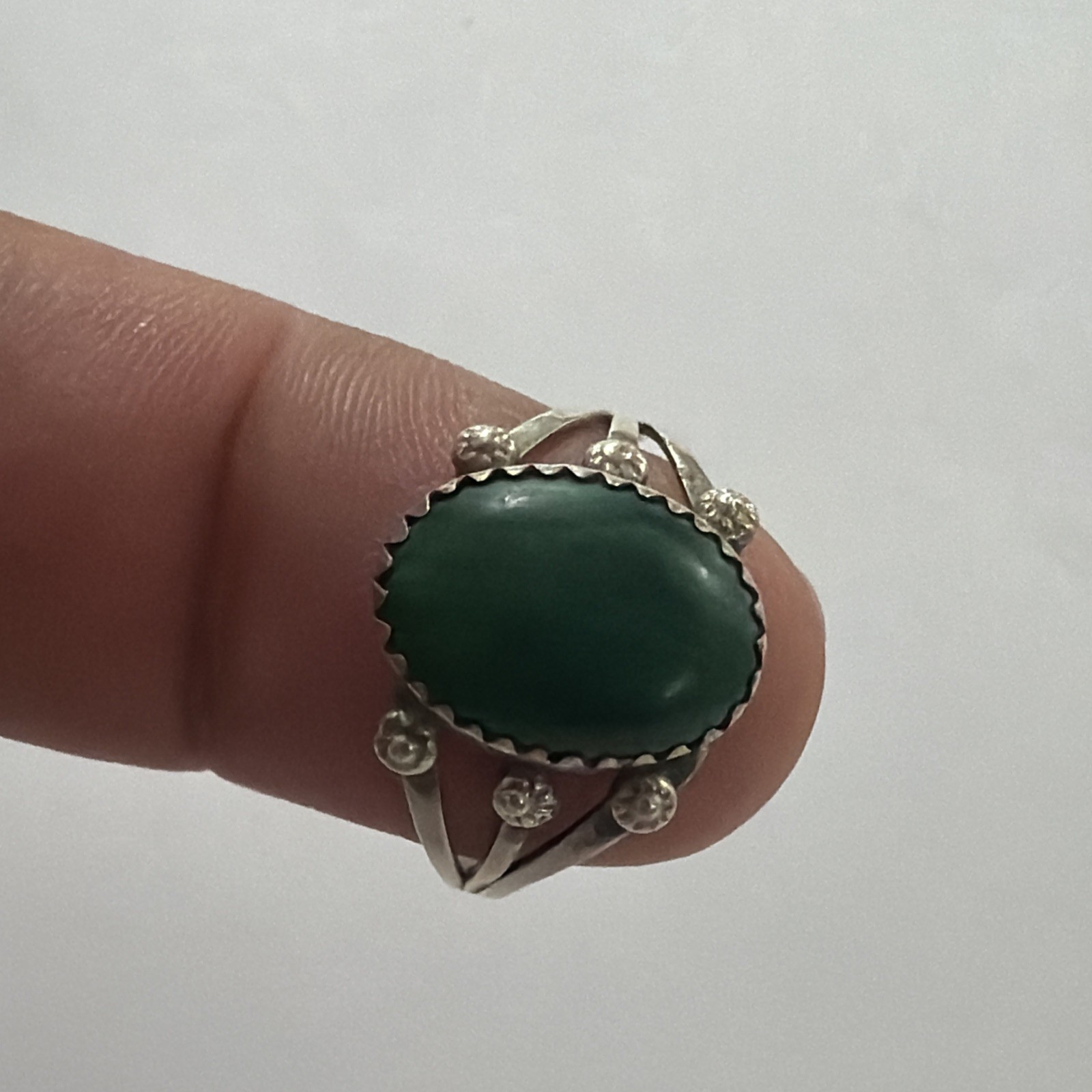 Vintage Sterling Silver And Green Oval Malachite Ring Size 9.5 —(H)
