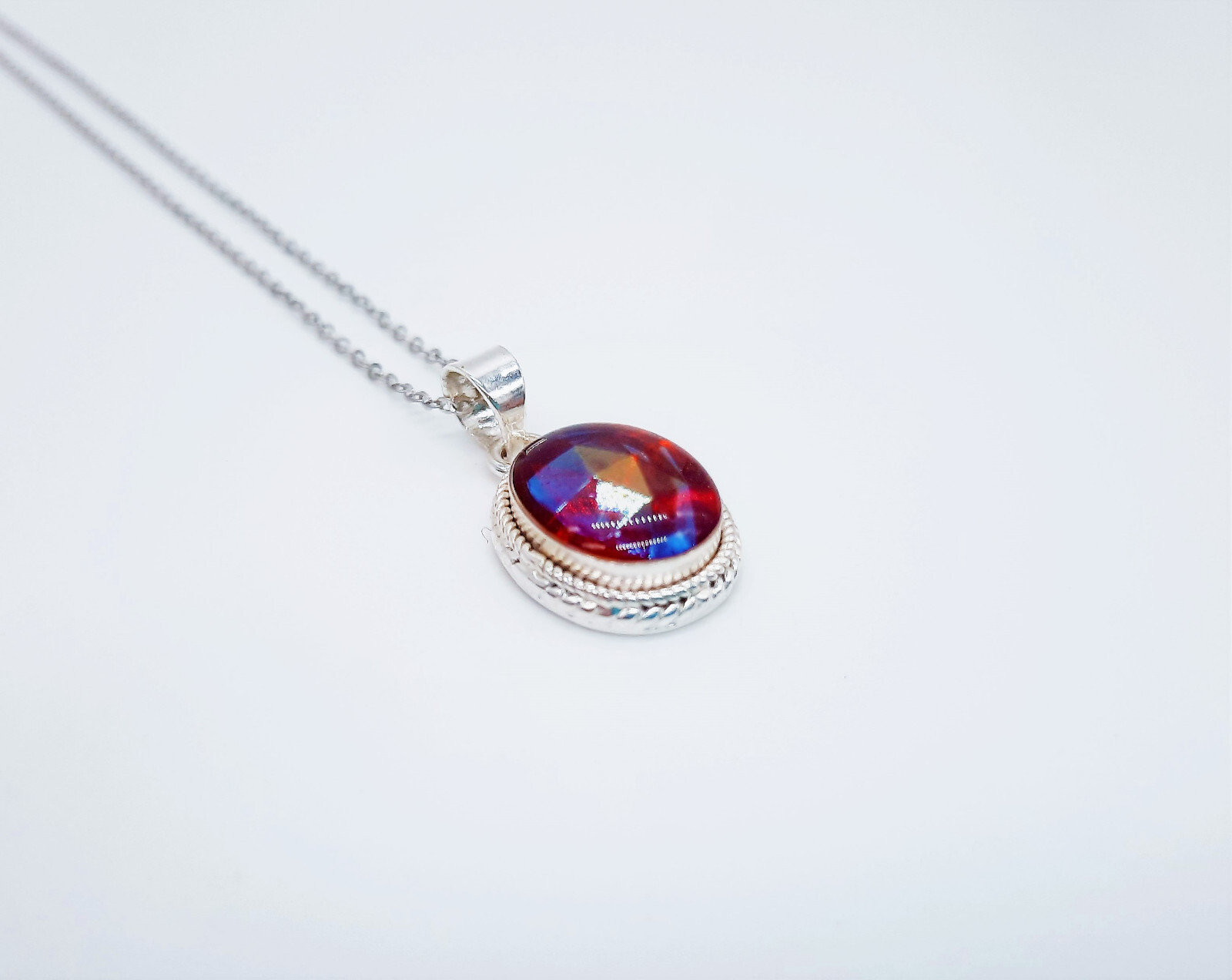 925 Sterling Silver Vintage Ruby Red Aurora Borealis Glass Cabochon Necklace