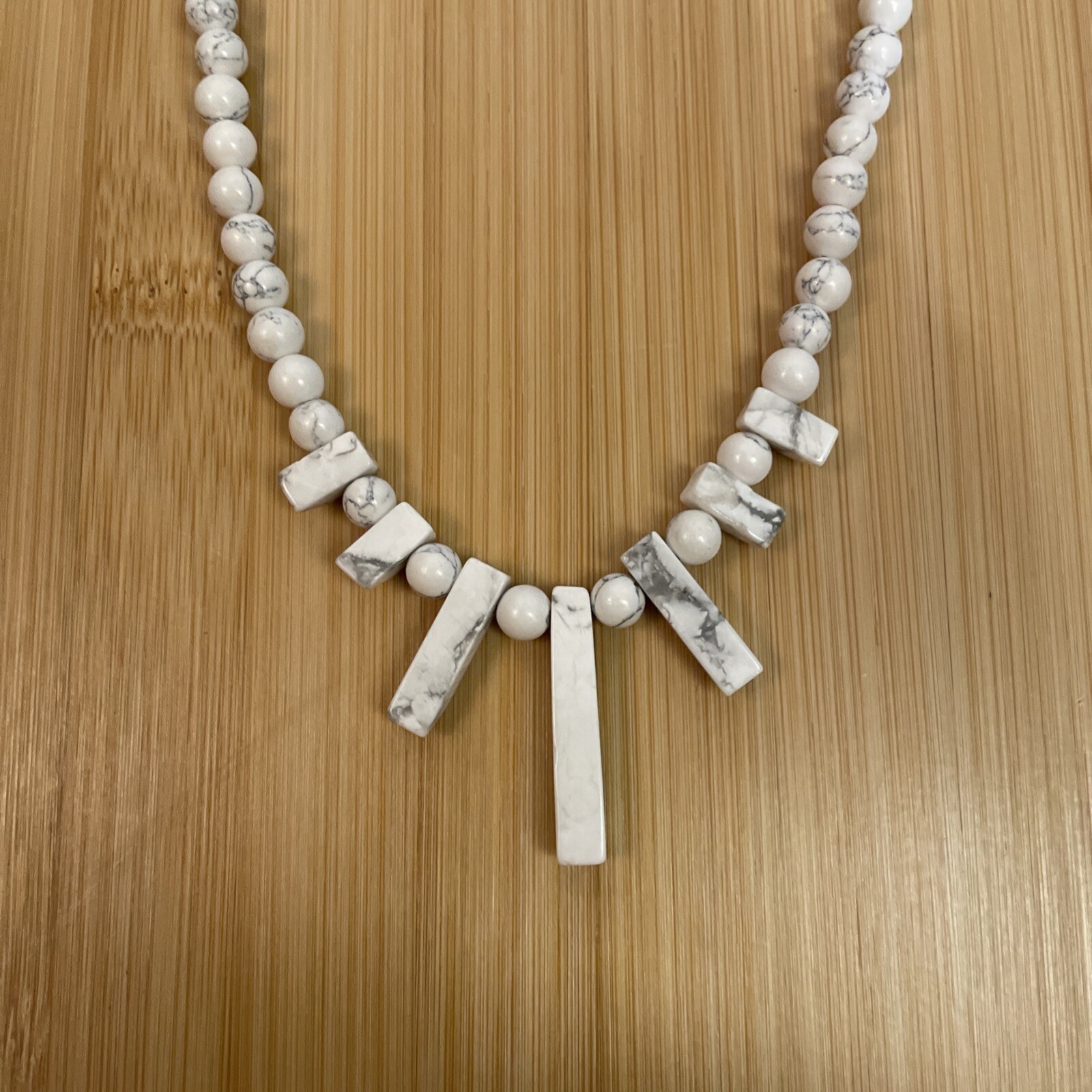 CONSTITUTED white HOWLITE NECKLACE- 18″ TO 20″ -SILVERTONE