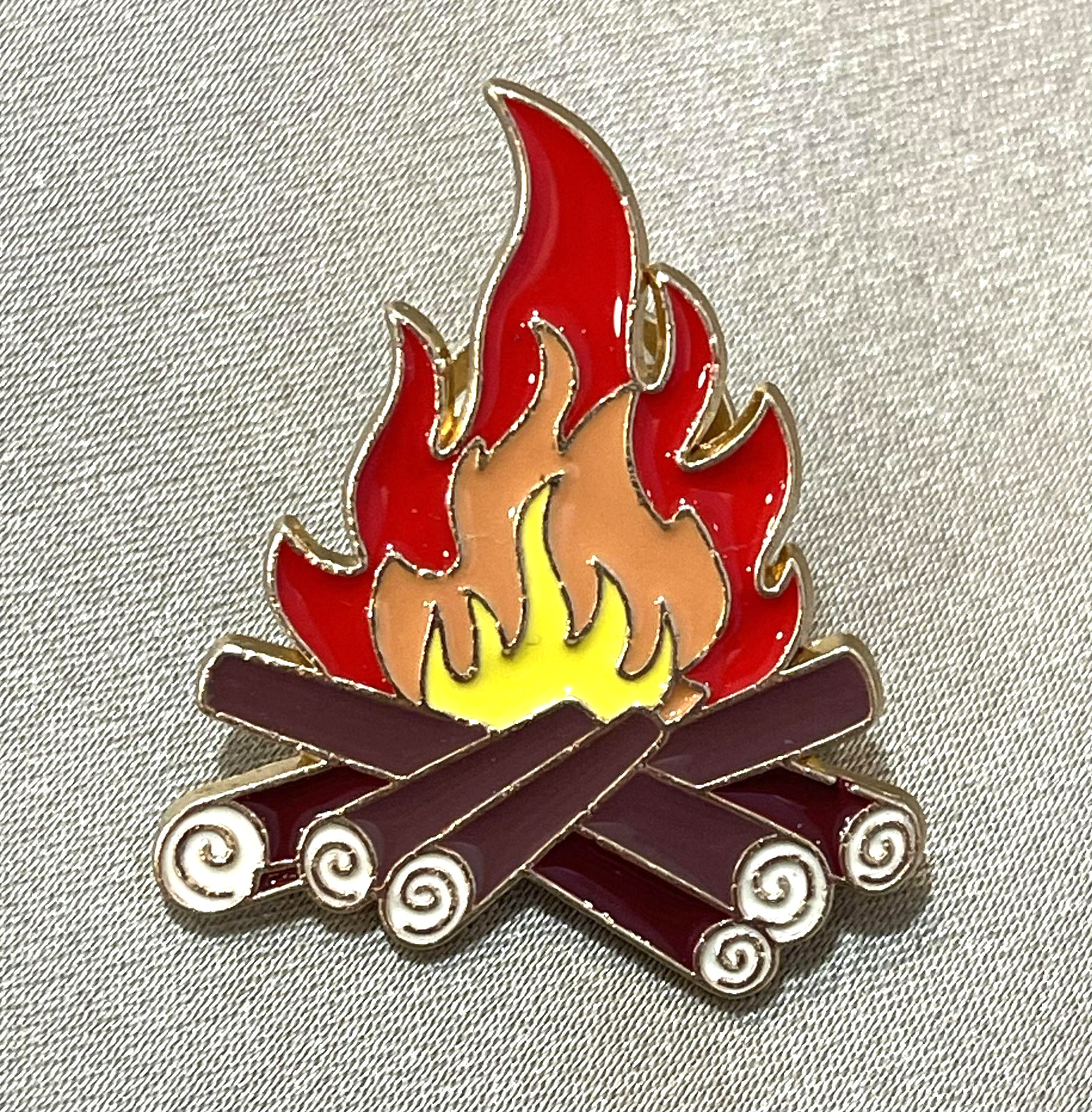 NWOT Campfire Brooch Lapel Pin Enamel Nature Fire Logs Heat Outdoors Survival