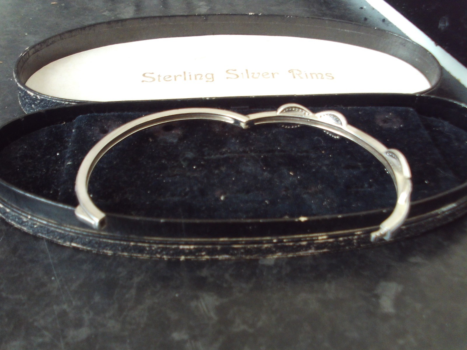 925 Clear Stones Bangle 17 grams 7 Inches 18 cm click button fastening & open