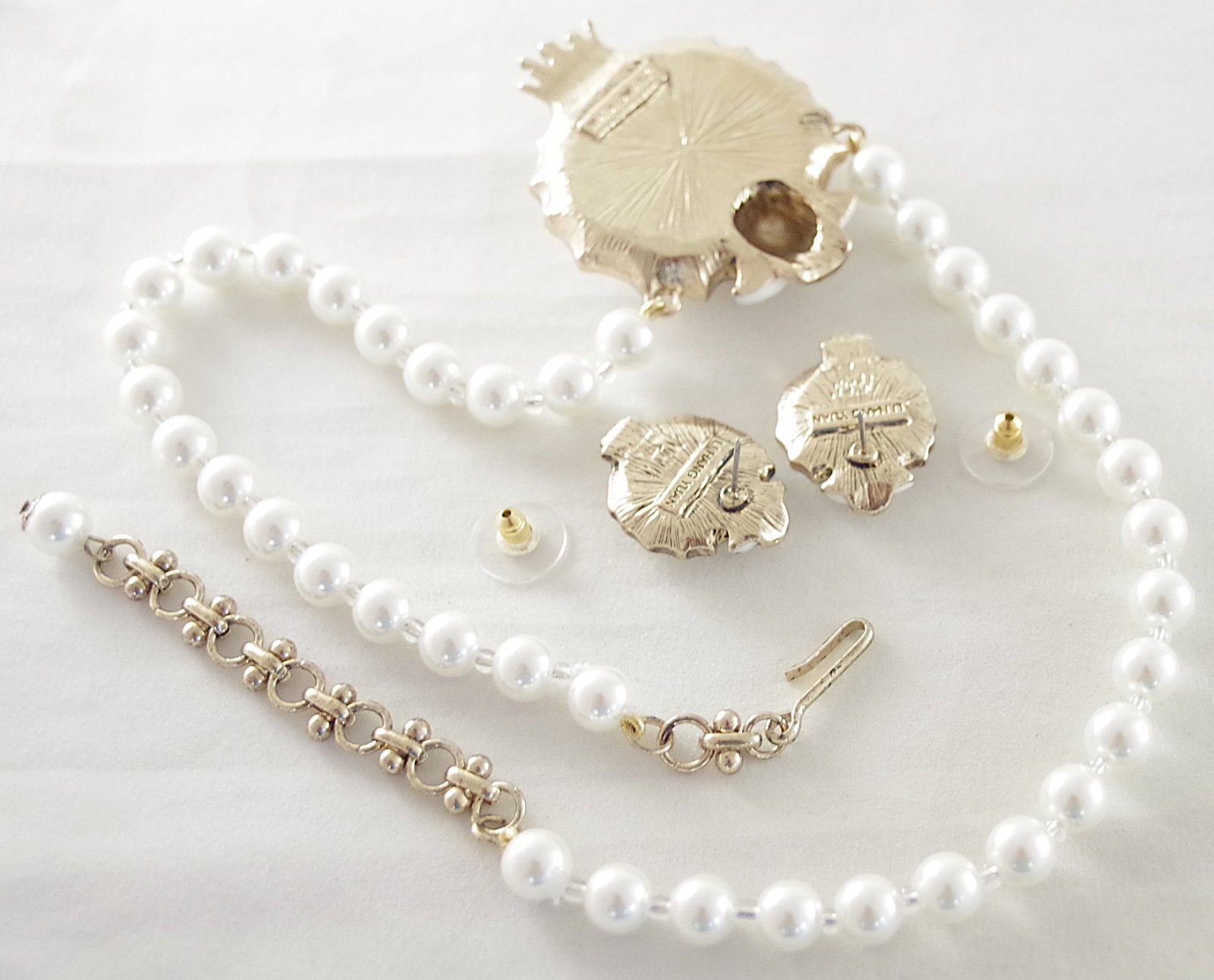 DESIGNER STYLE SHEEP LAMB KNITTER EASTER RHINESTONE PEARL EARRINGS NECKLACE SET