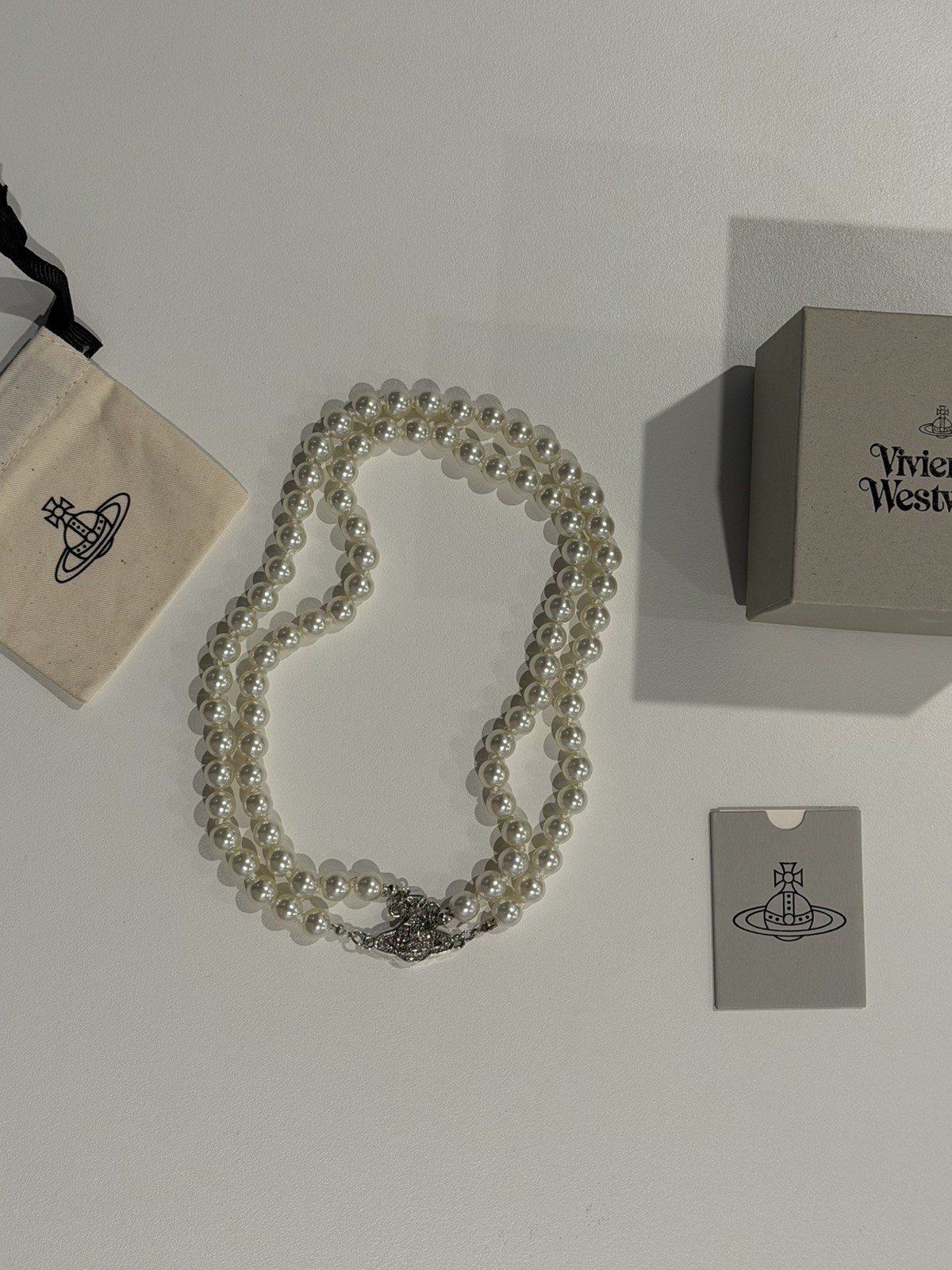 VW Two Row Pearl Bas Relief Choker – Silver
