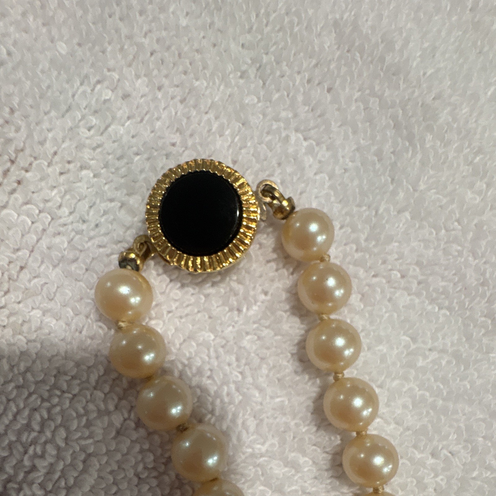 Cream Simulated Pearl Beaded Strand Necklace Gold Tone Black Clasp vintage ￼
