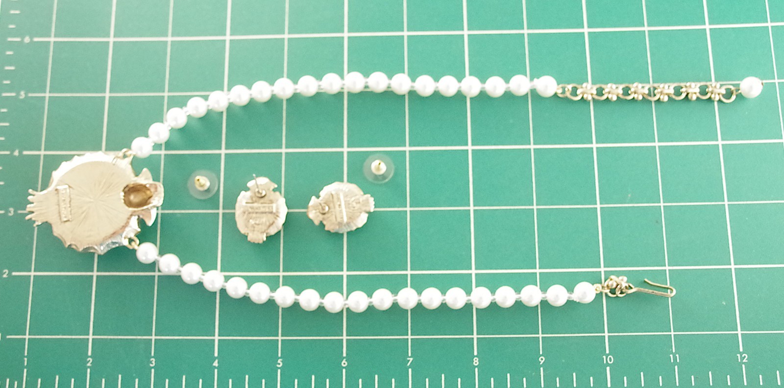 DESIGNER STYLE SHEEP LAMB KNITTER EASTER RHINESTONE PEARL EARRINGS NECKLACE SET