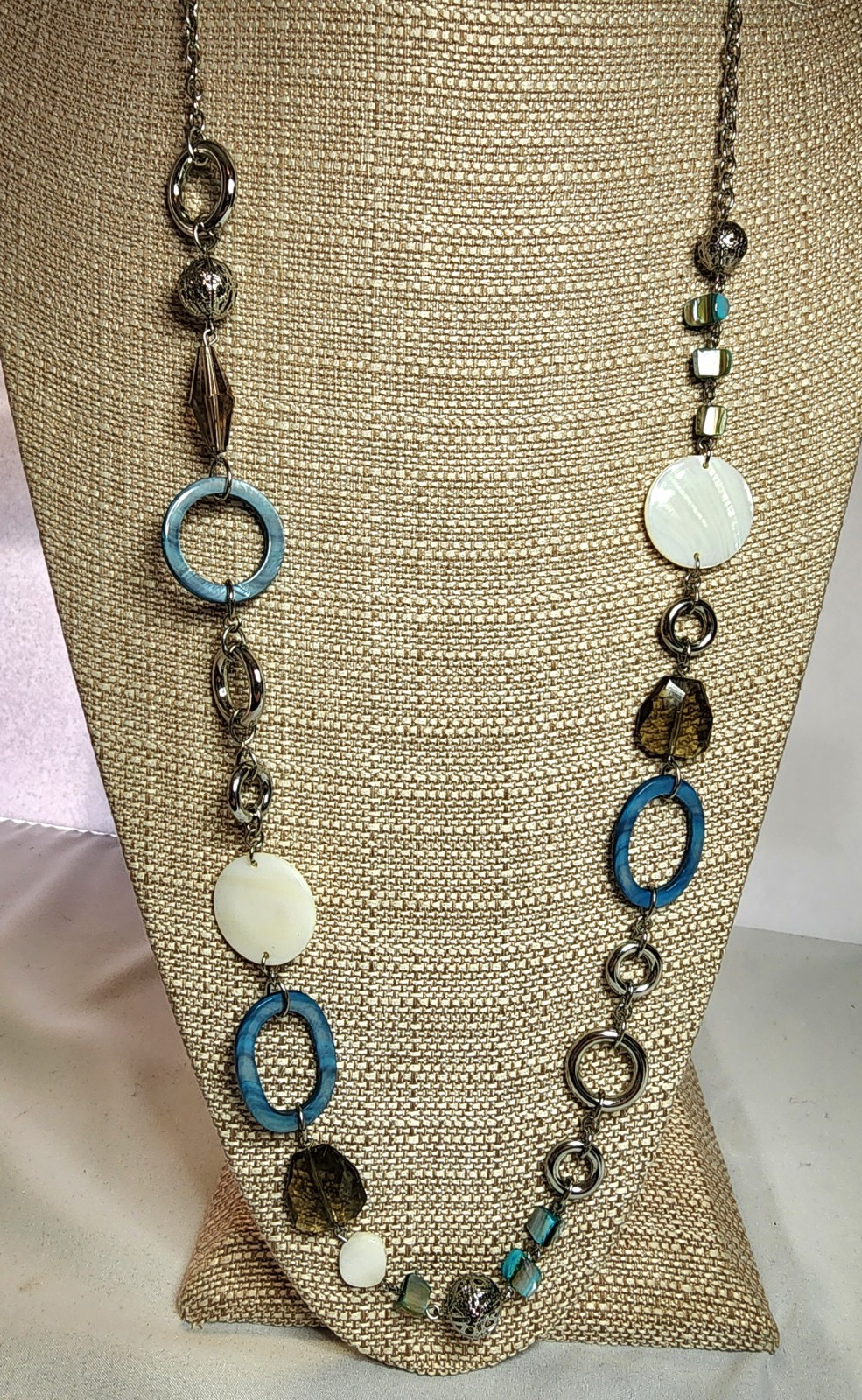 LIA SOPHIA Victoria silver tone glass resin shell Necklace 36″ Ajustable