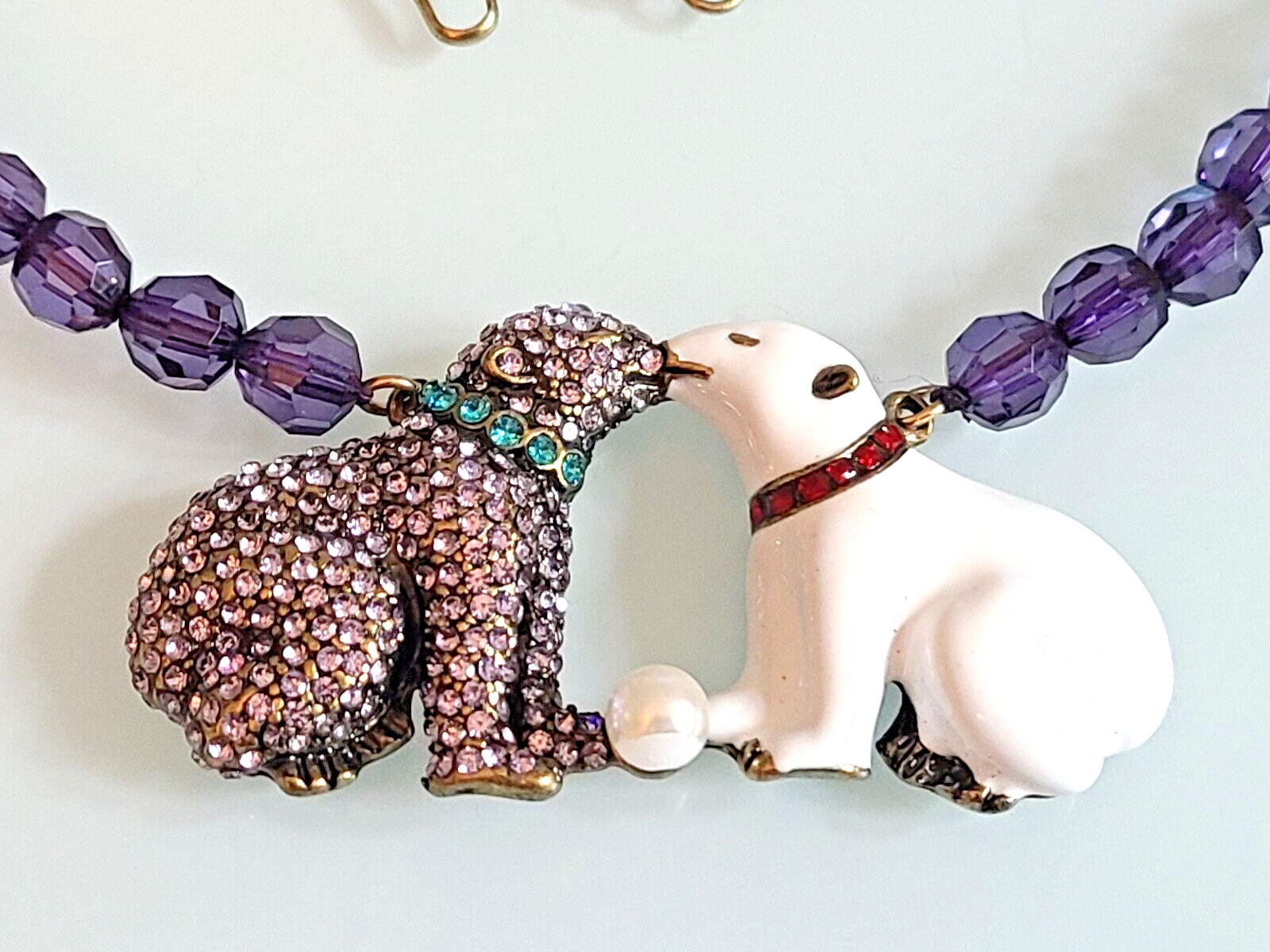 DESIGNER STYLE UNSIGNED POLAR BEARS KISSING PURPLE CRYSTAL NECKLACE