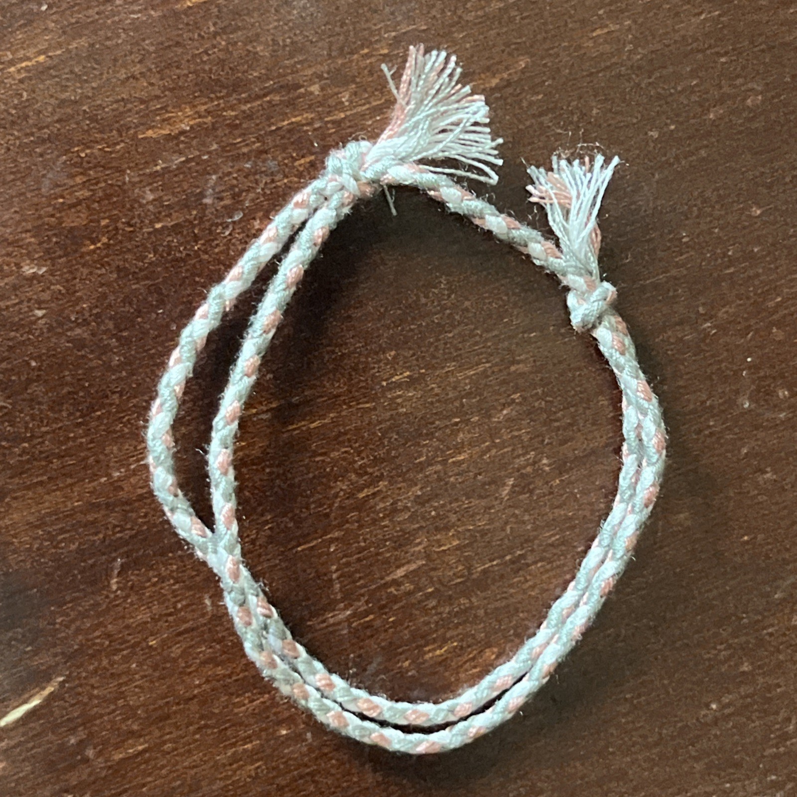 NEW BOHO BRAIDED THREAD FRIENDSHIP BRACELET ADJUSTABLE GRAY ROSE WHITE NIP