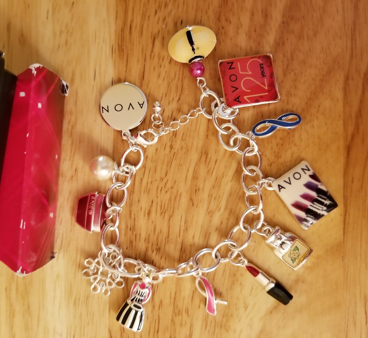 BEAUTIFUL- AVON 125th Anniversary Charm Bracelet