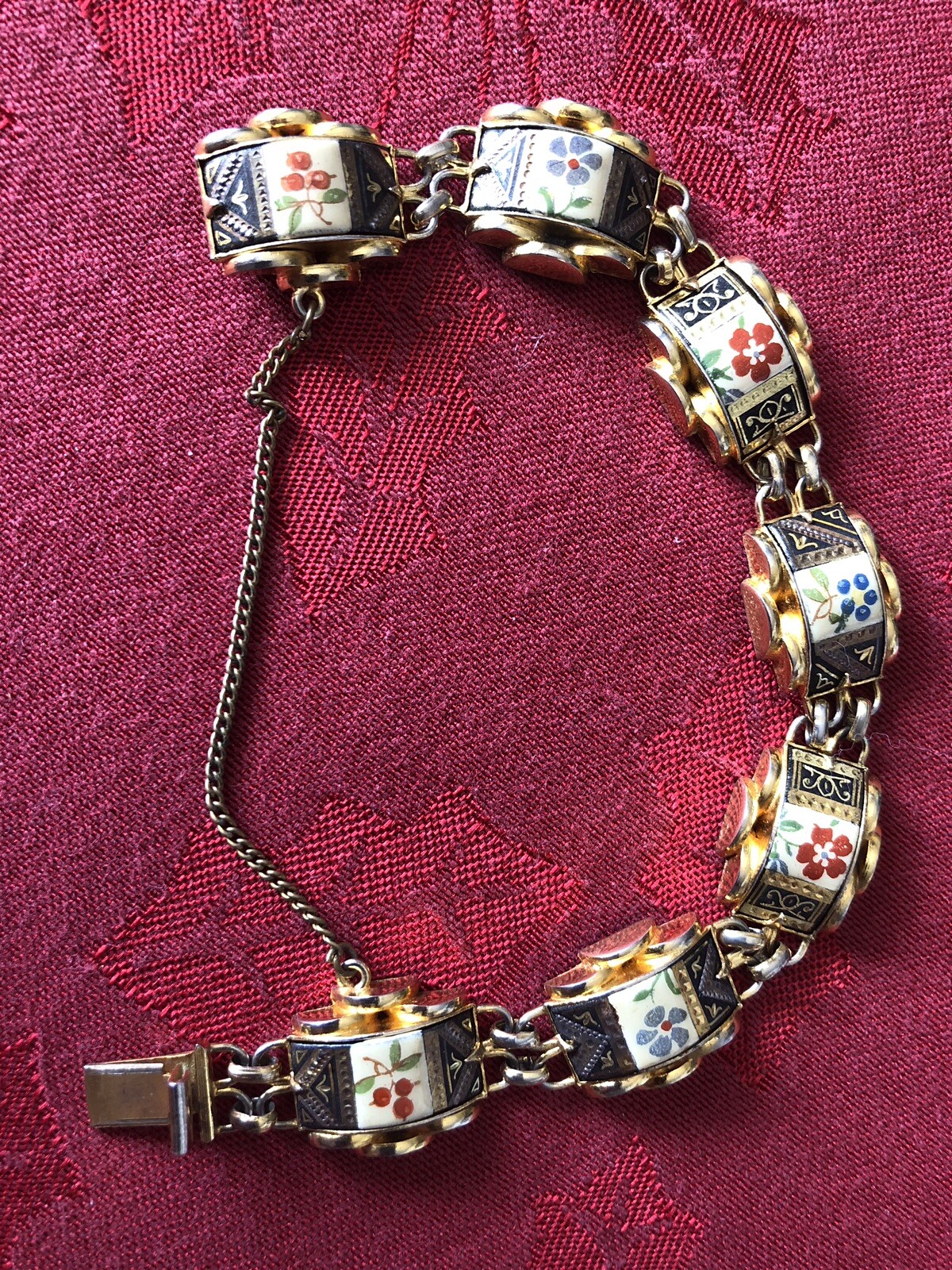 Ladies Bracelet w/ Enamelware & Fantastic Detail – Nice Clasp w/ Safety Chain