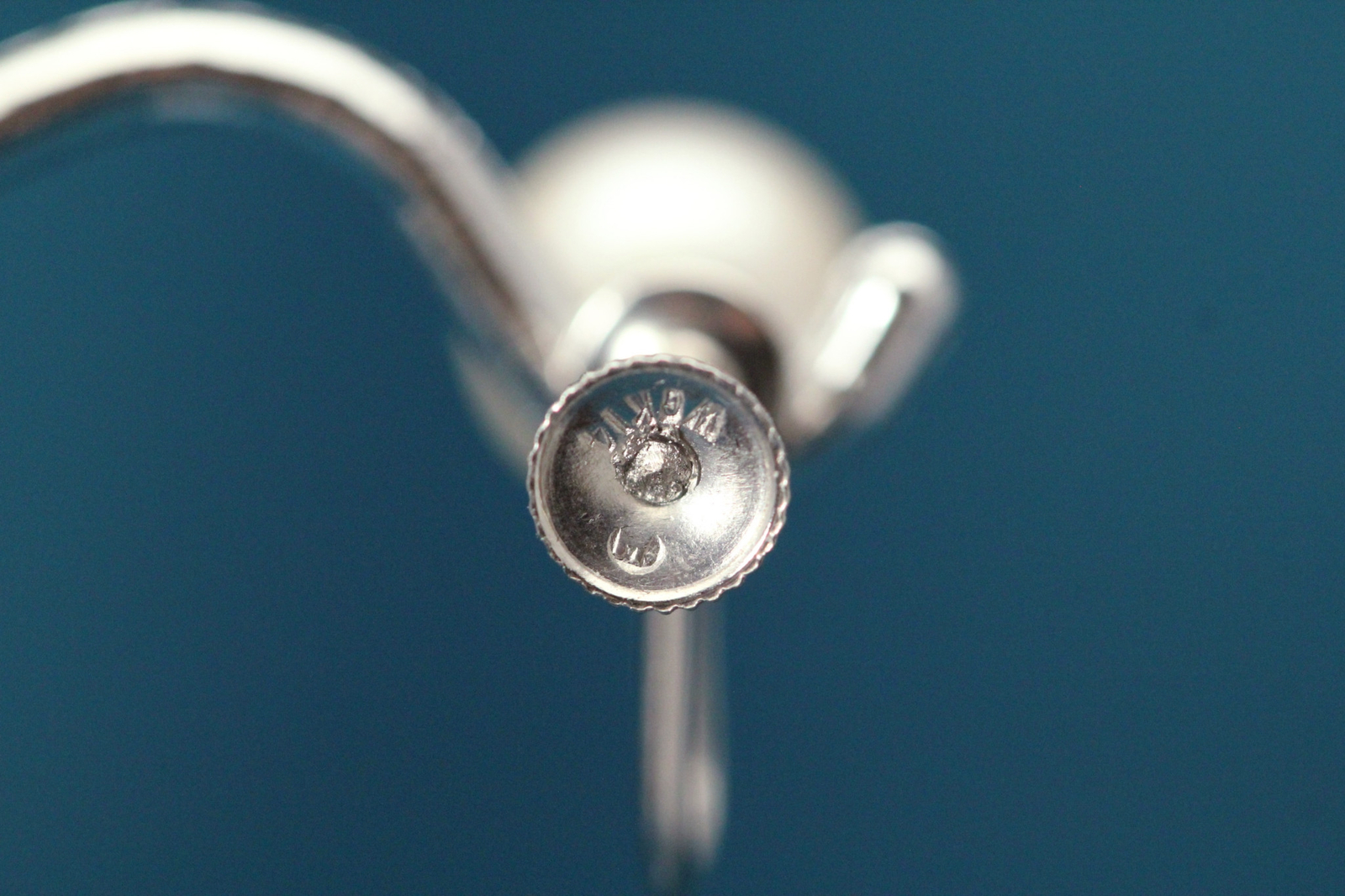 14k White Gold Vintage 7.5 mm Pearl Screw Back Earrings 2.4 Grams (EAR5438)