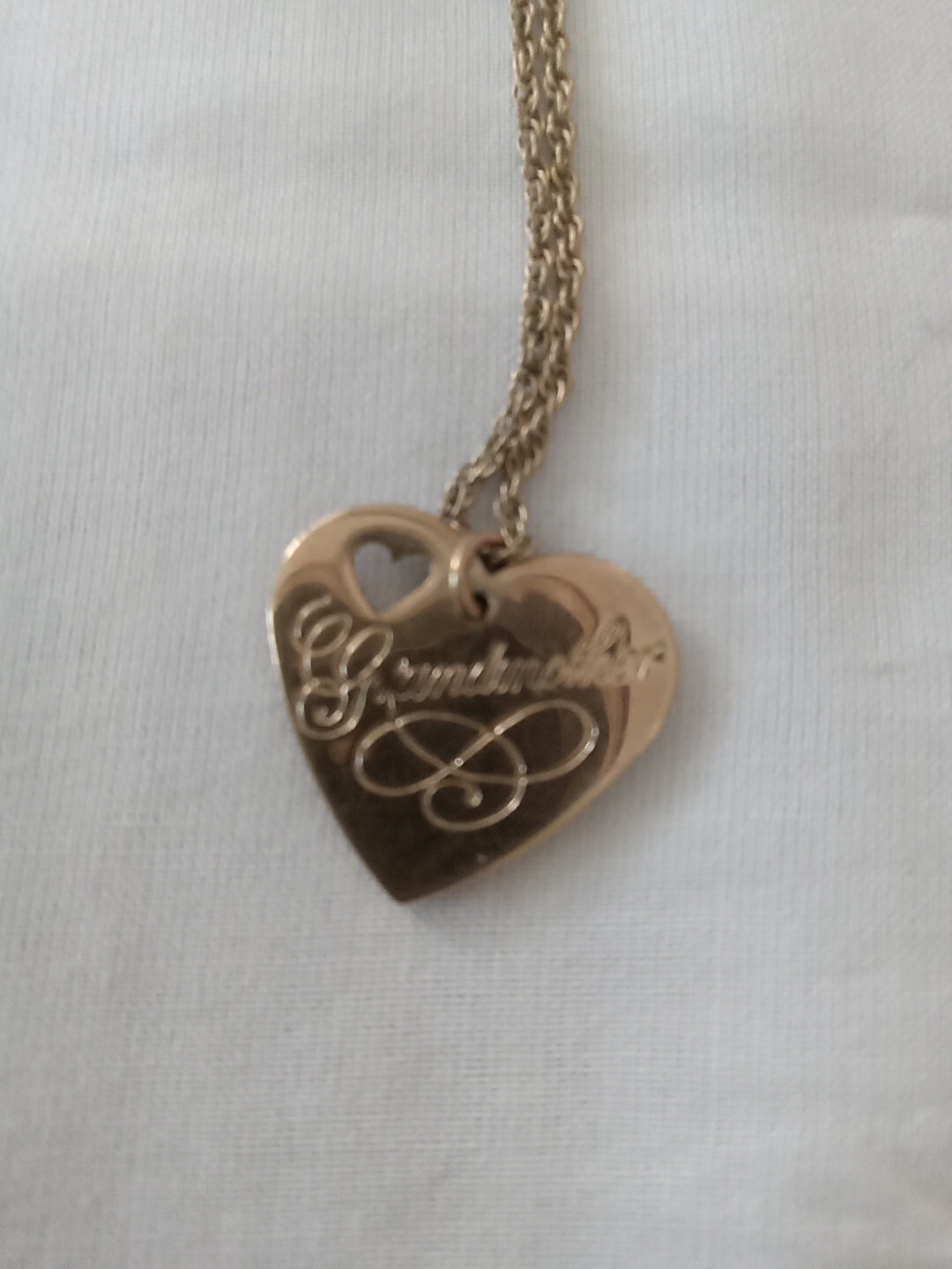 Signed Avon Gold Tone Necklace Heart “Grandmother” Side Other “I Love You” 20″