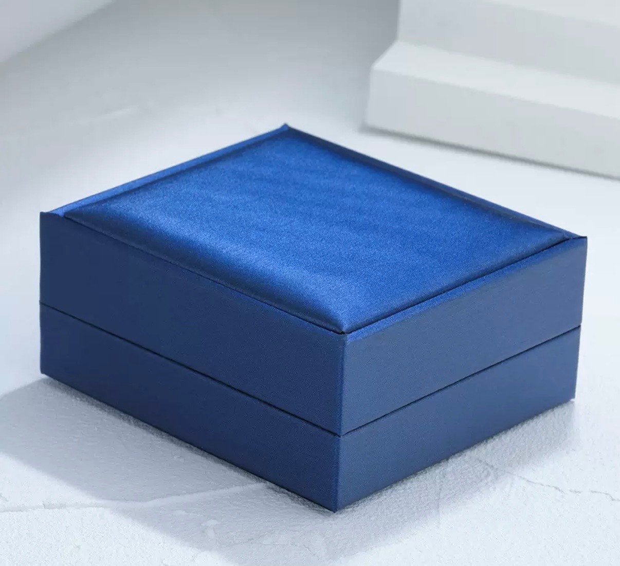 Exquisite Luxury Flower Brooch – Elegant Costume Jewelry Gift with Gift Box