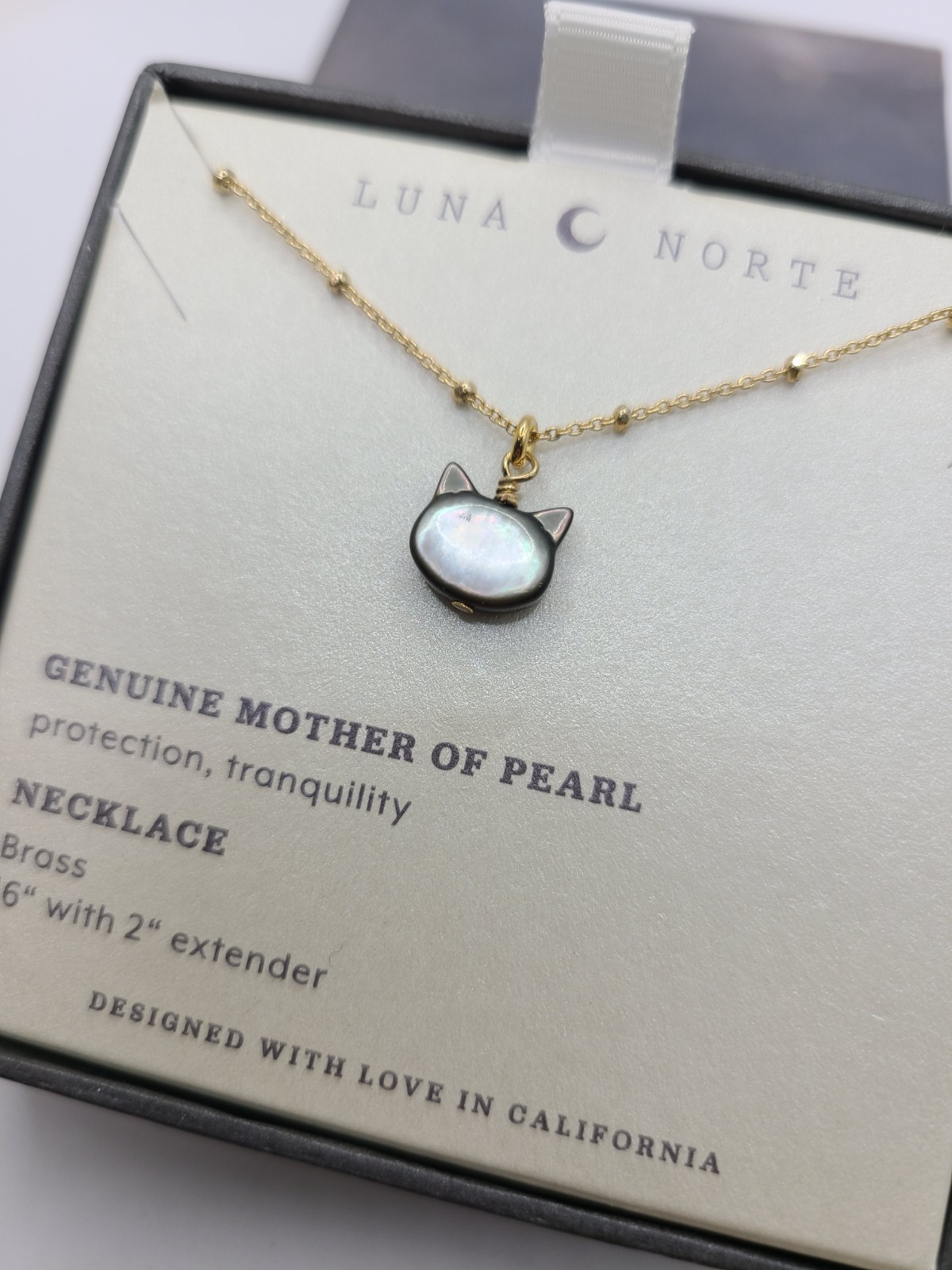 Luna Norte Mother of Pearl Cat Pendant Necklace 18″ – Gold