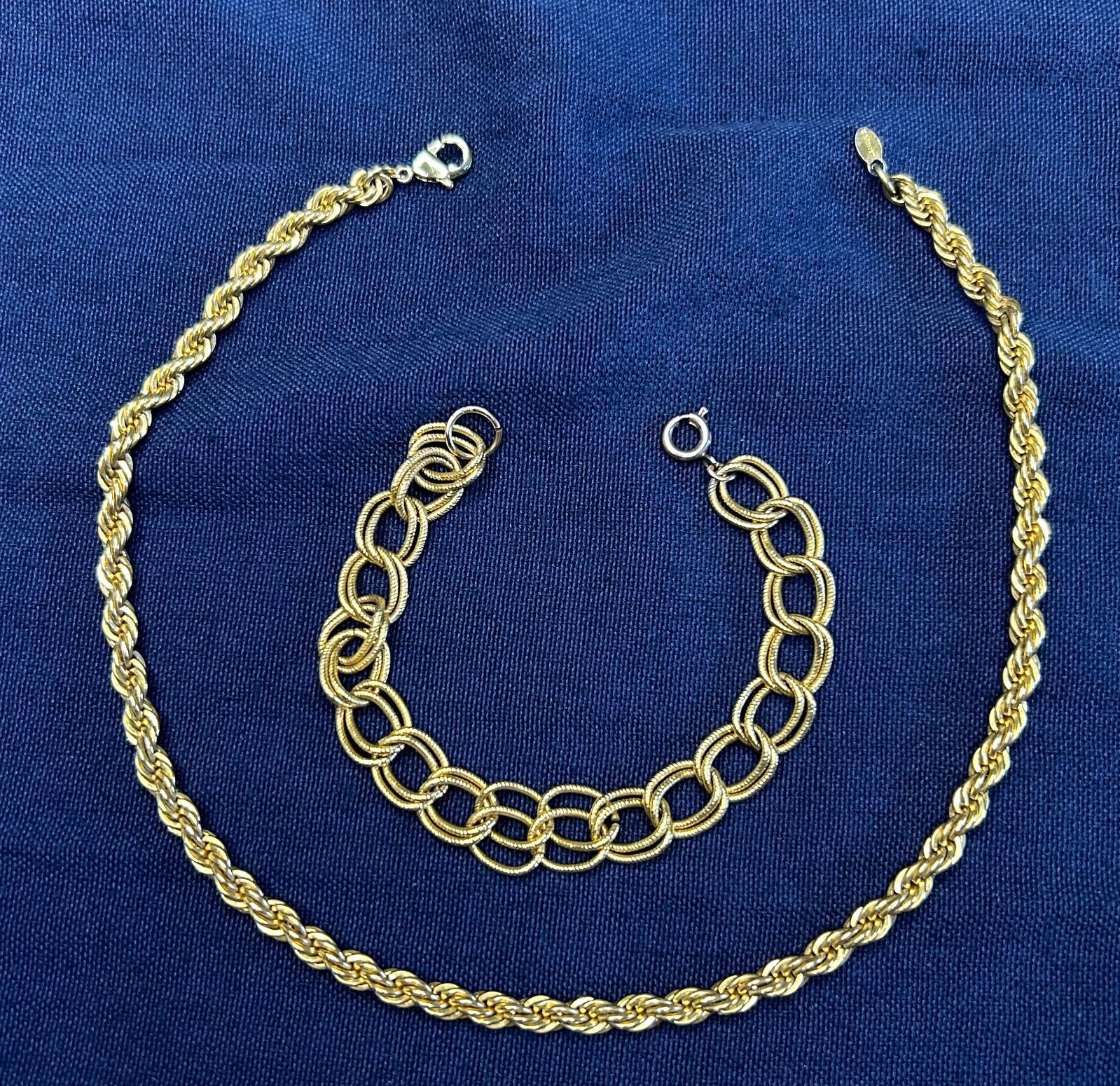Gold-toned Set: Twisted Rope Chain Necklace + Interlocking Cable Link Bracelet