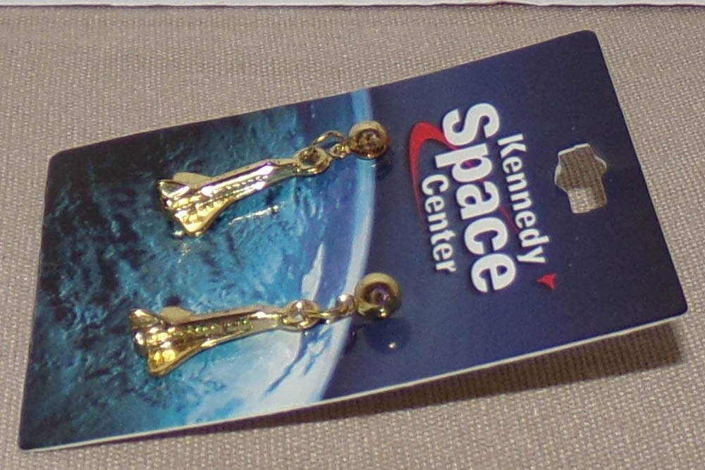 Kennedy Space Center Gold Tone Metal Space Shuttle Dangle Earrings – NEW ON CARD