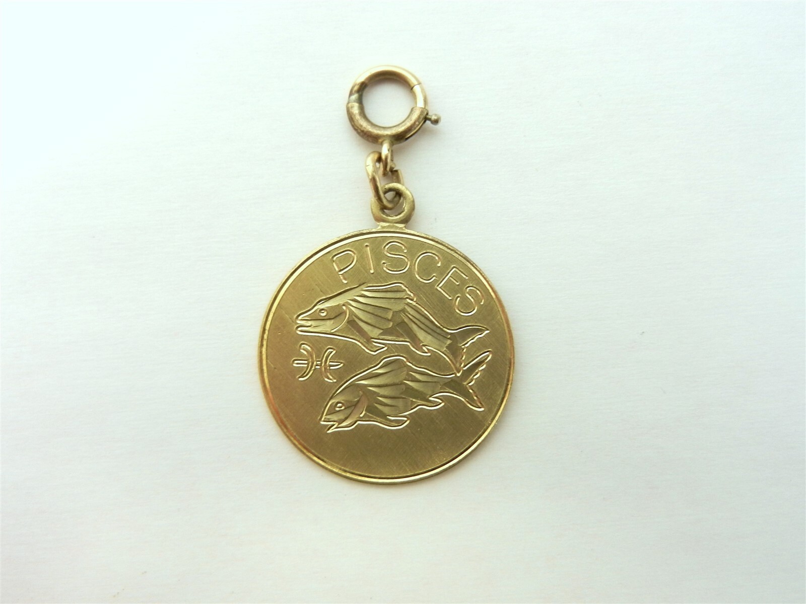 Wells Pisces Zodiac Charm 1/20 12KGF Brushed 1″ Diameter + w/Spring Clasp S36B