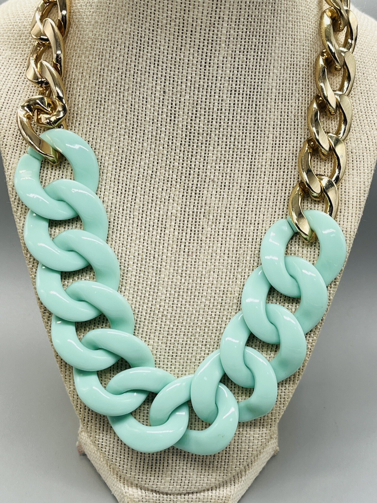 Women’s Gold Tone & Mint Green Chunky Chain Necklace 19″ – 22″