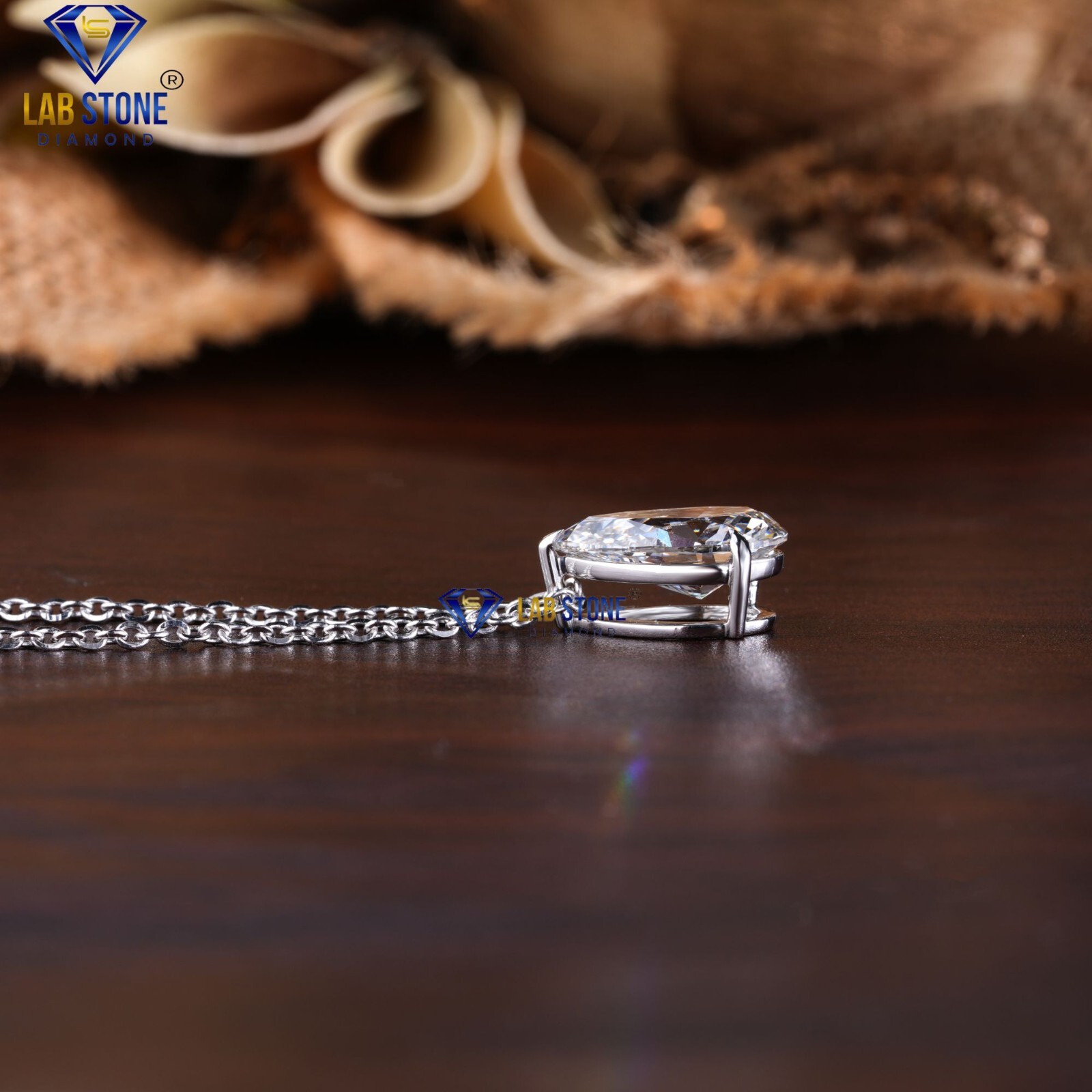 Women’s Pear shape Moissanite Diamond Pendant in 925 silver 3.11ct TDW