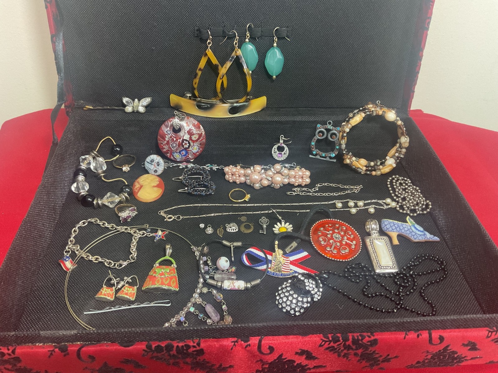 Vintage Costume Jewelry Lot – Necklaces, Bracelets, Earrings, Pendants & More….