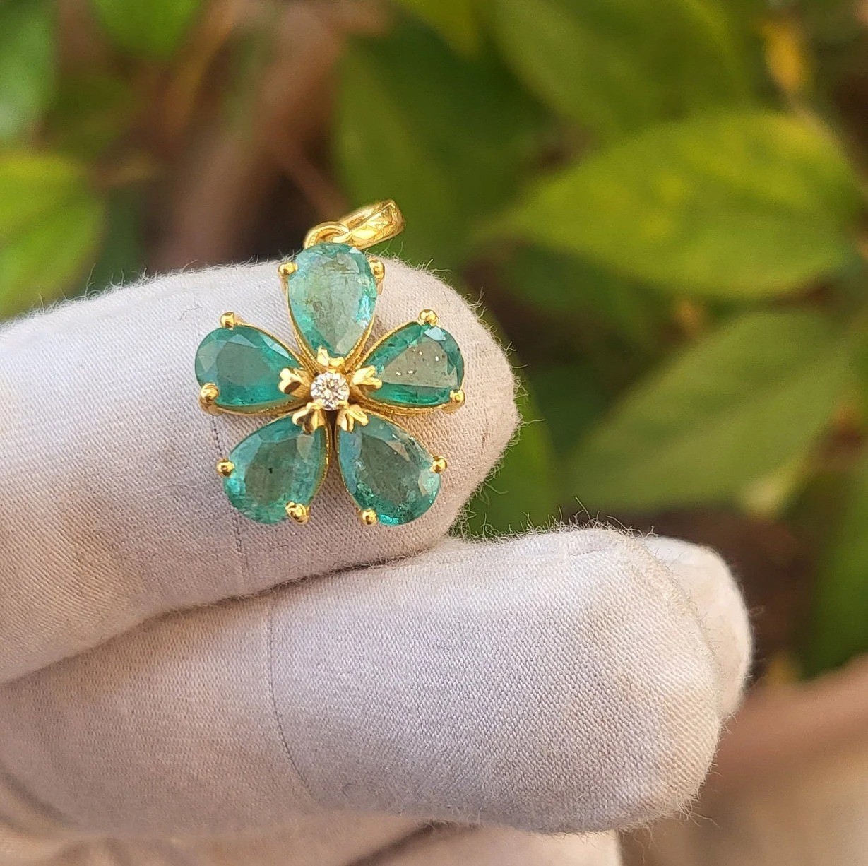925 Silver Flower Design Emerald Lab Created Gemstone &Cubic Zircon Pendant