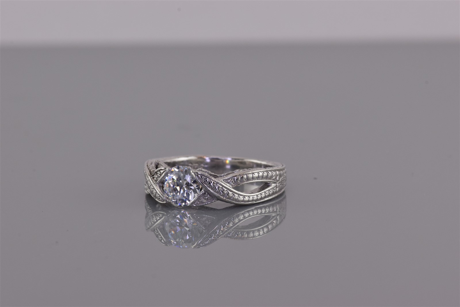 Sterling Silver Cubic Zirconia Crisscross Set Dotted Band Ring 925 Sz: 7
