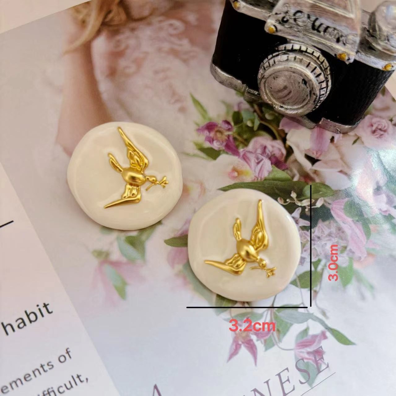 NEW Schiaparelli French Minimalist Peace Dove Stud Earrings Gold Chic Jewelry