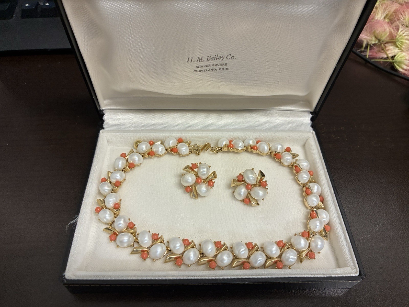 Vintage 1950s Trifari Faux Pearl & Coral Gold Tone Jewelry Set Necklace Bracelet