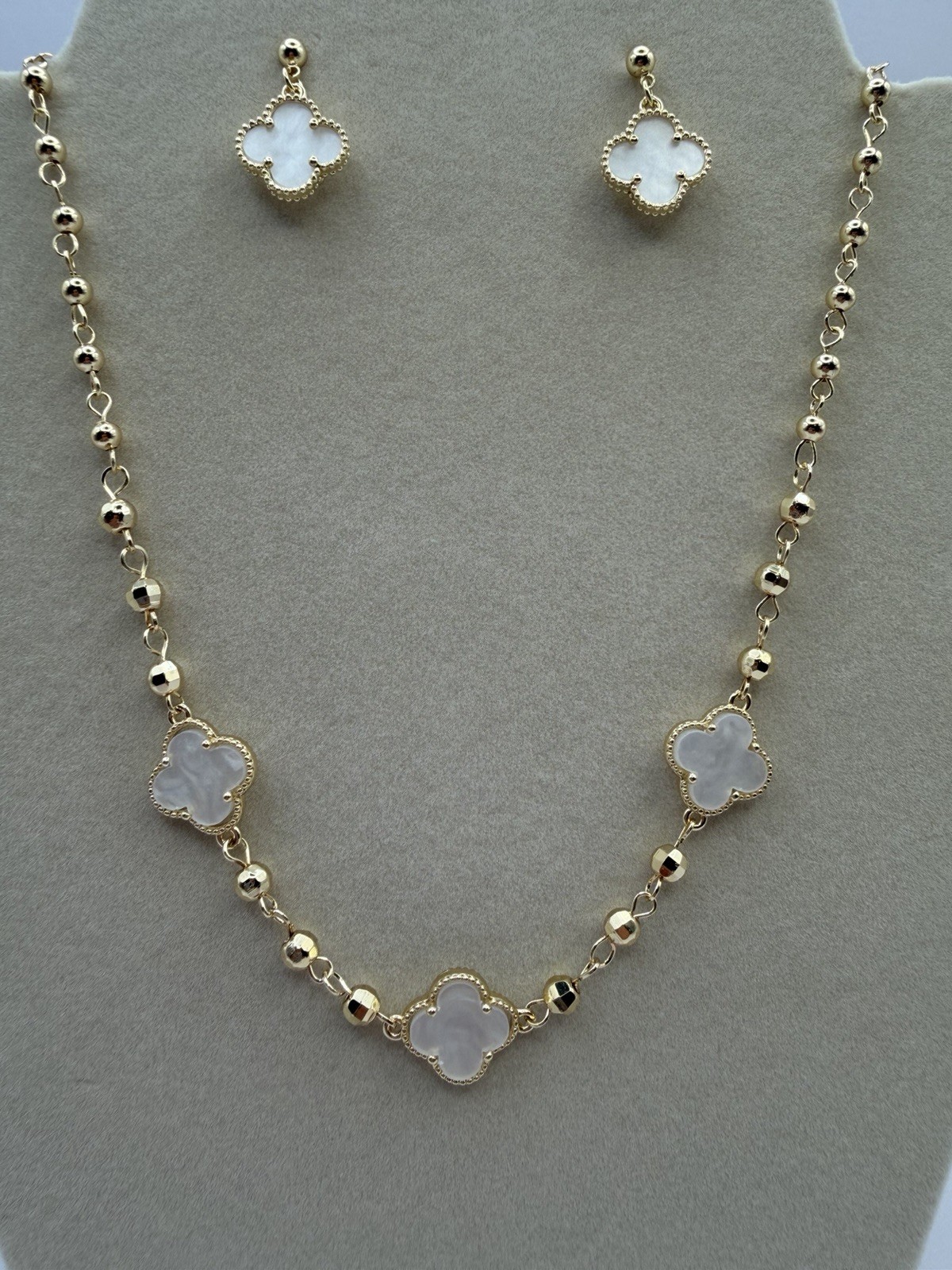 18k Gold Filled Mother of Pearl Clover Jewelry Set – Necklace & Earrings, White