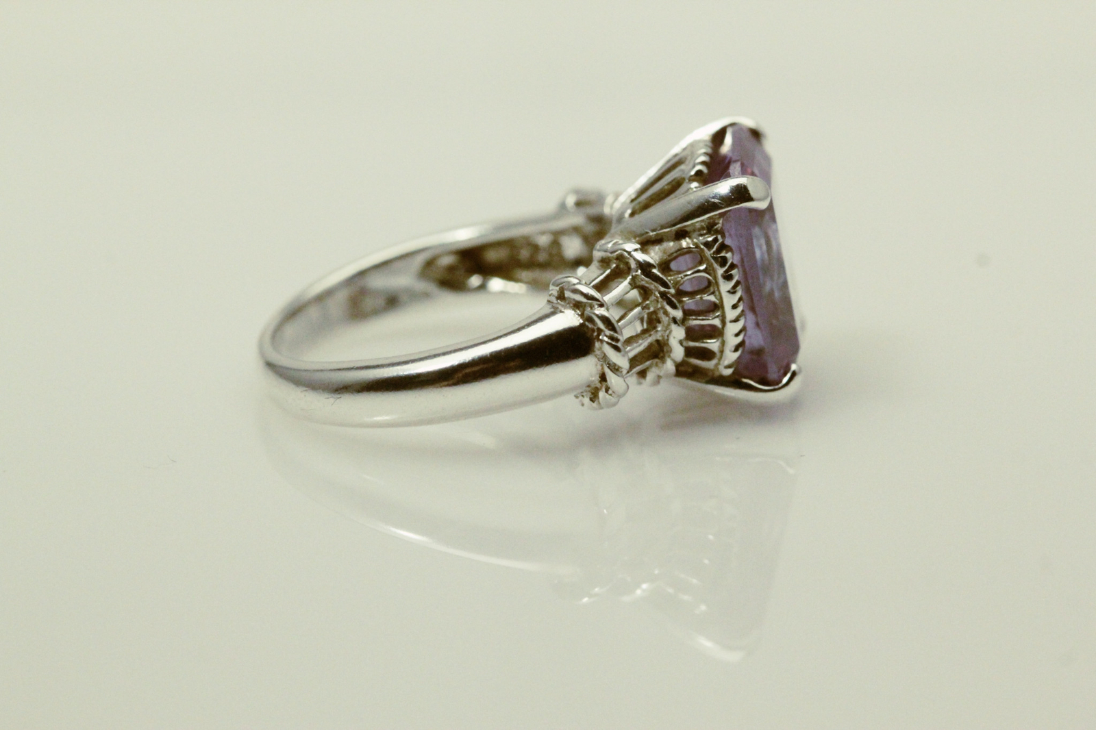 925 Sterling Silver Size 7 Rectangle Cut Light Purple CZ Ring 7.3 Grams RIN8606