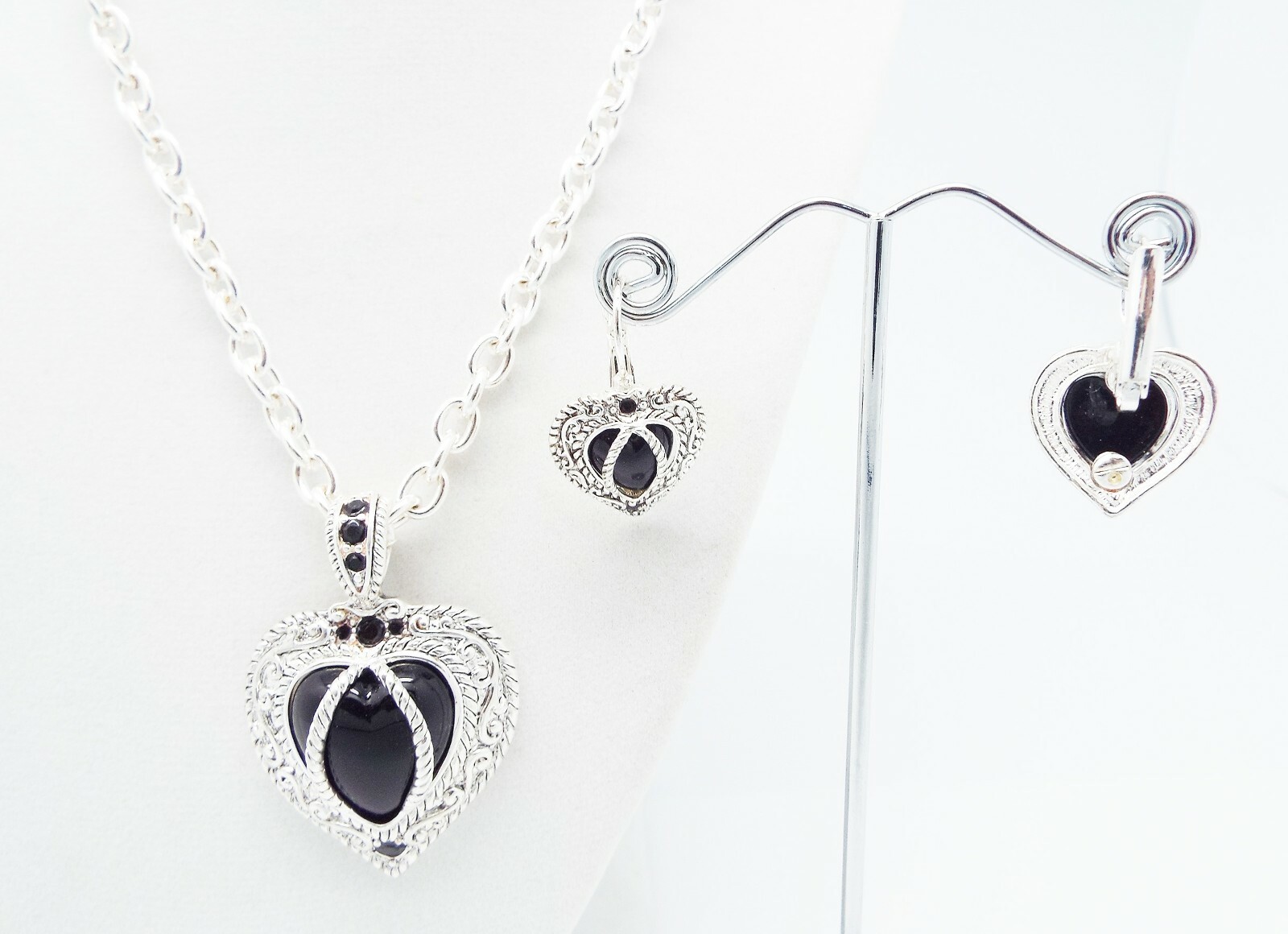 DESIGNER INSPIRED 18 in BLACK ACRYLIC HEART CRYSTAL SILVER NECKLACE JEWELRY SET
