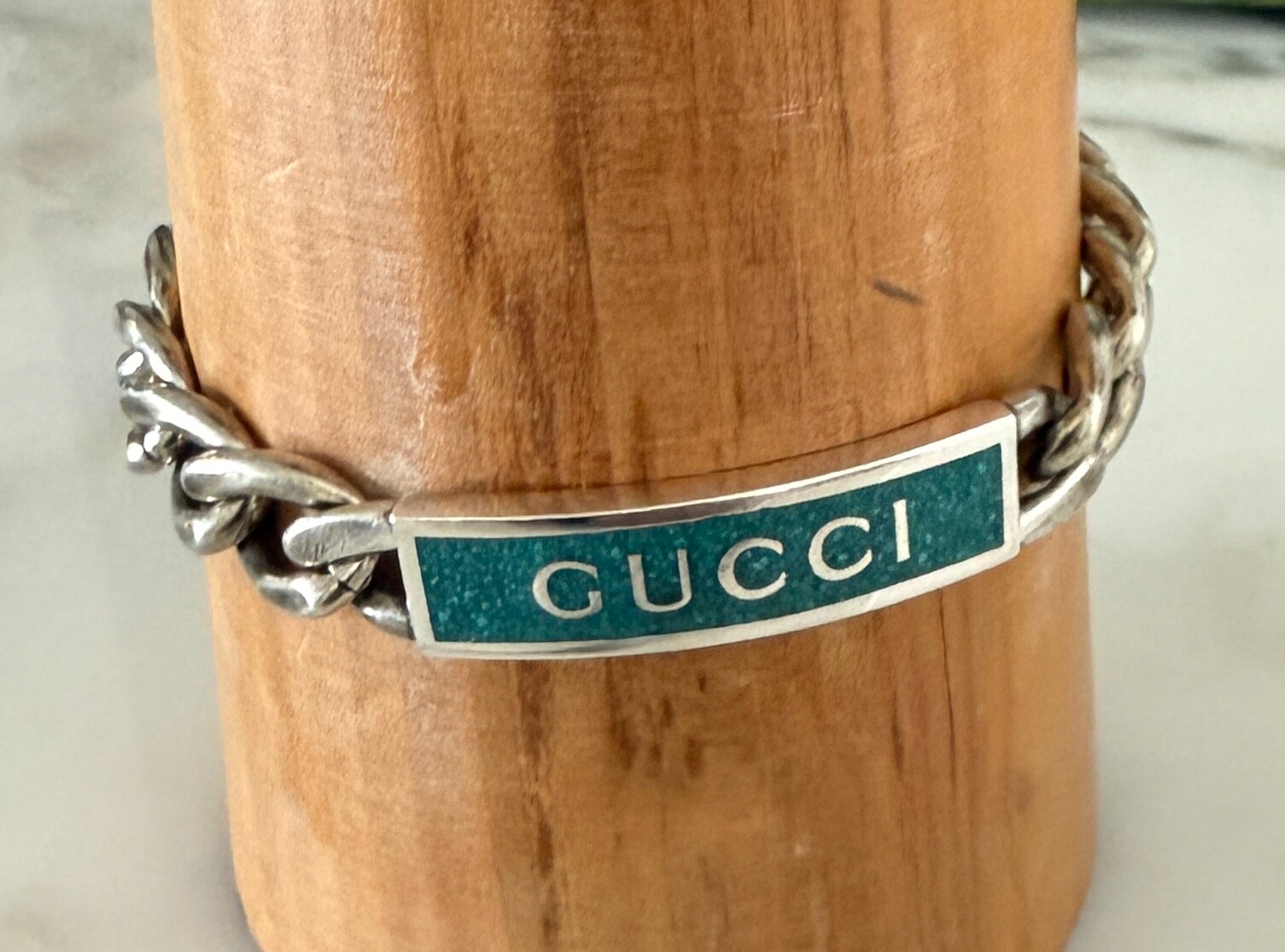 GUCCI Green Metal Logo Bracelet