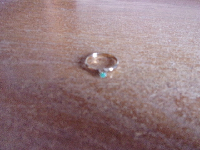 Women’s/Girl’s Size 6 1/2 Greenish Emerald (NOT SURE) Fashion/Pinky Ring