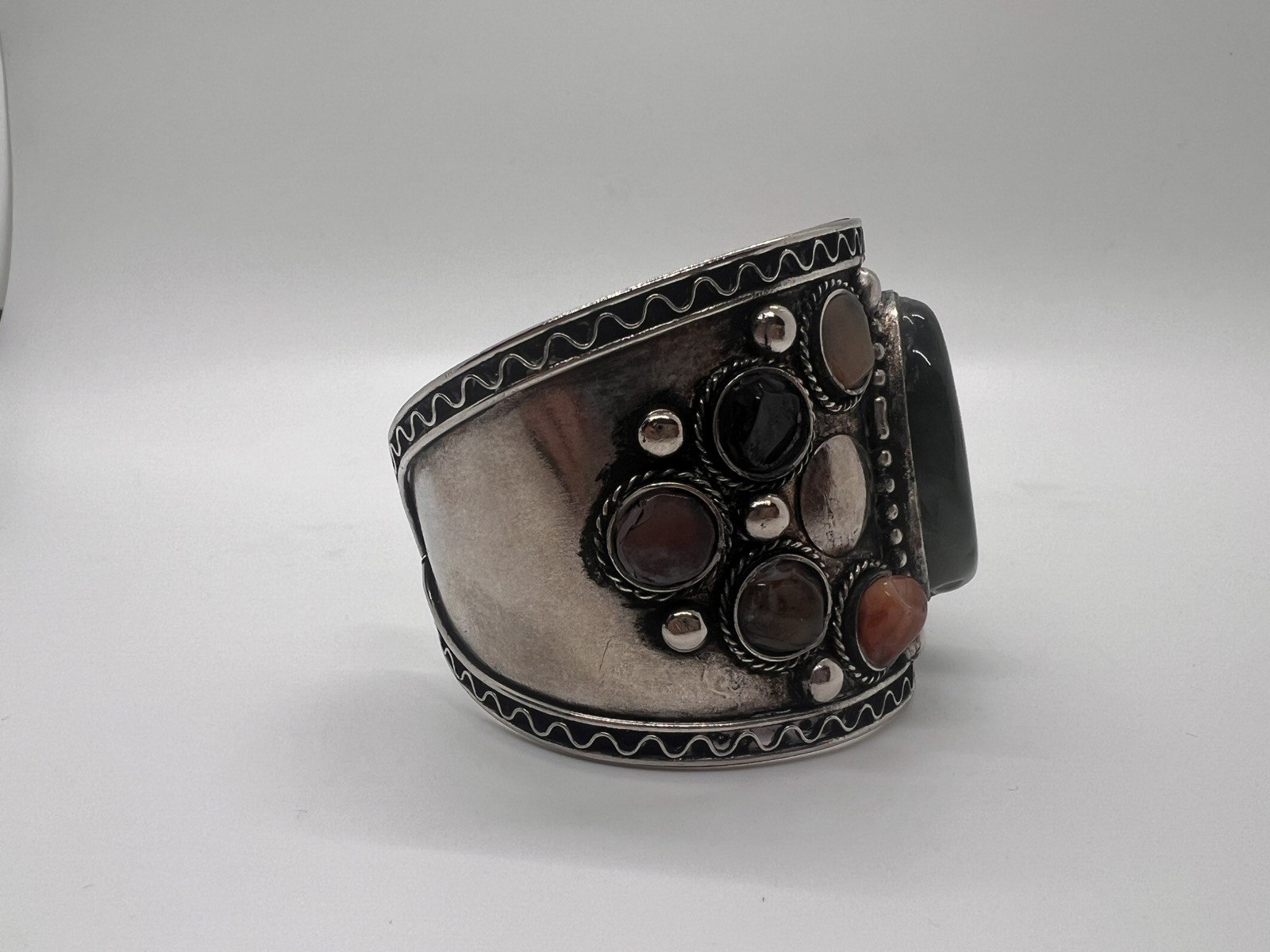 Semi-Precious Stone Cuff Bracelet – / Silver-Tone / Large Center Stone