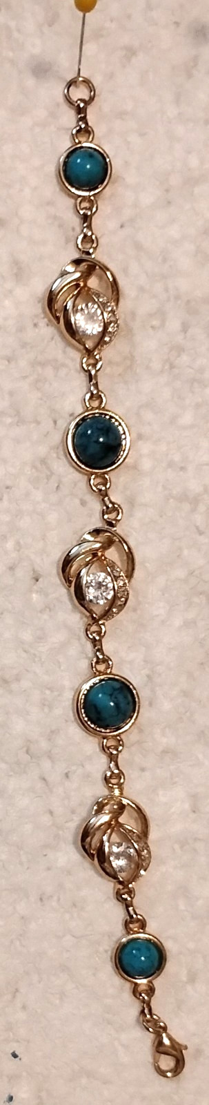 Gold-Tone Bracelet – Classic Style, Fits 7″ Wrist, Lightweight & Chic