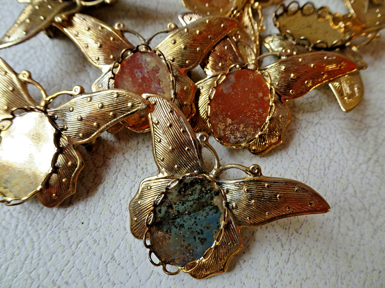 Naturally antiqued Butterfly gold color Brooch 13x18mm Bezel Mount (pkg 12) 0145