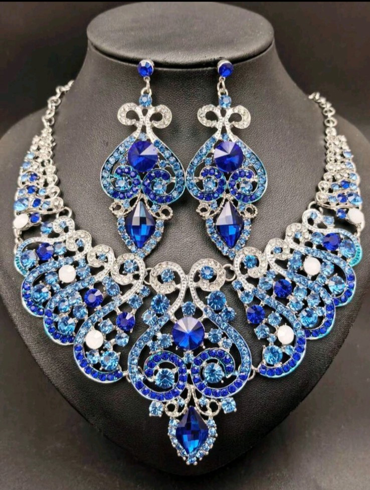BLUE CRYSTAL JEWELRY SET NO BROKEN/NOT DAMAGED